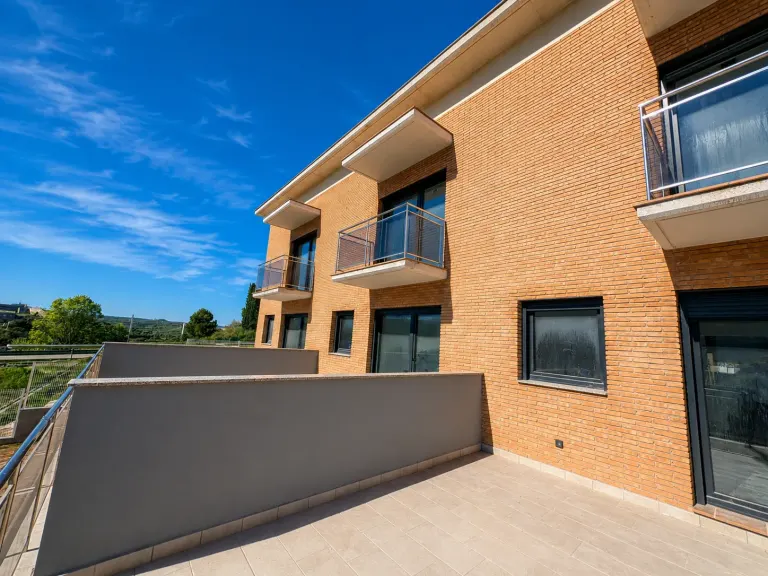 Fachada exterior obra nueva