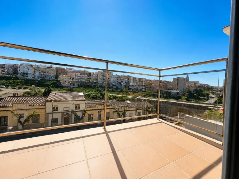 Terraza panorámica sobre el casco histórico