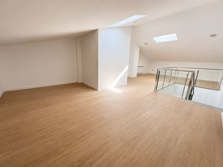 Buhardilla diáfana — espacio extra