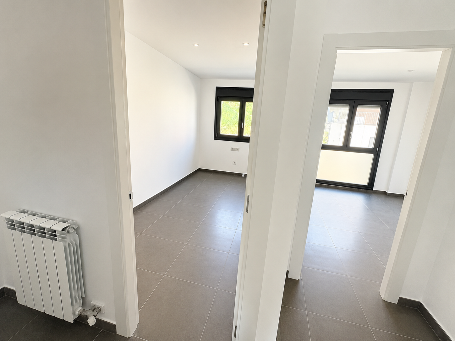 Distribuidor con dos habitaciones