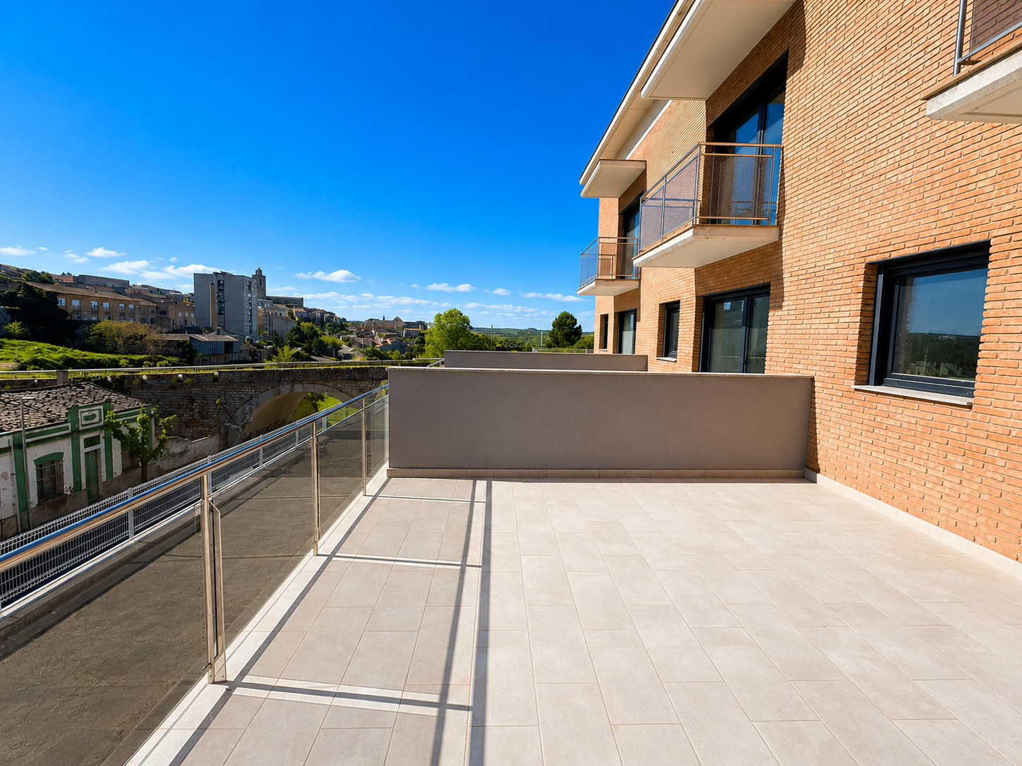 Terraza con fachada y vistas al casco histórico